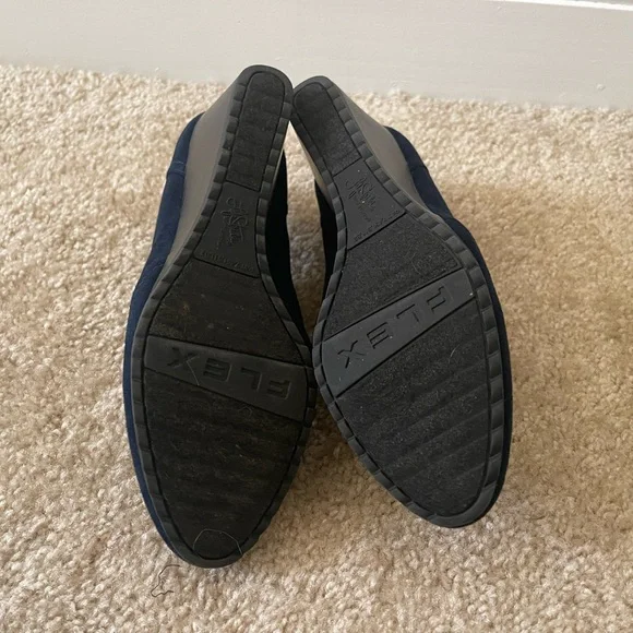 Life Stride Women's Suede Navy Shoes - Picture 5 of 7